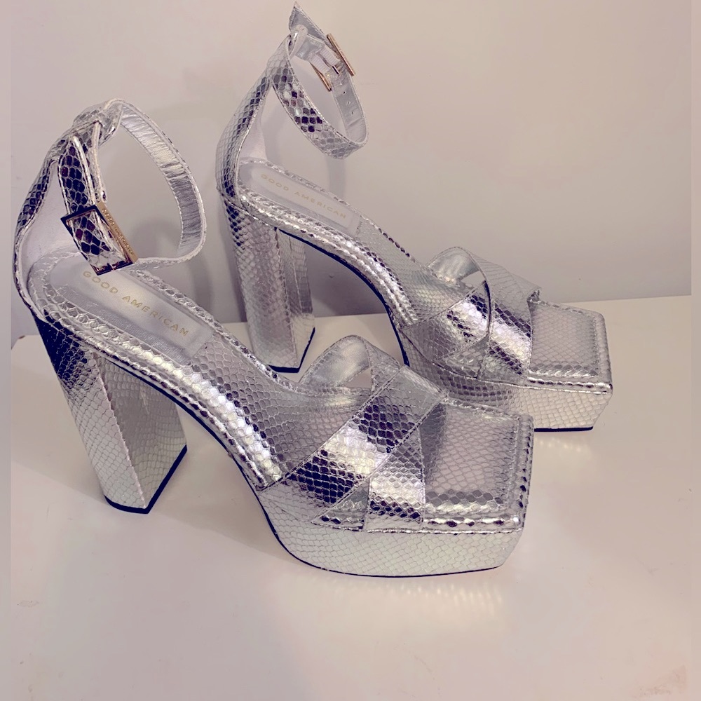 Good American Silver Snake platform sandal